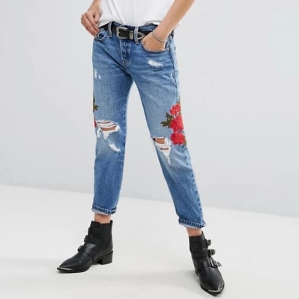 501 Levis 29" W Brightly Embroidered blue Jeans